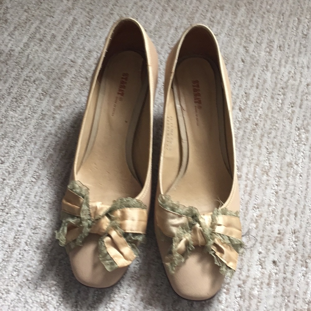 Low-medium heel pump, very cute